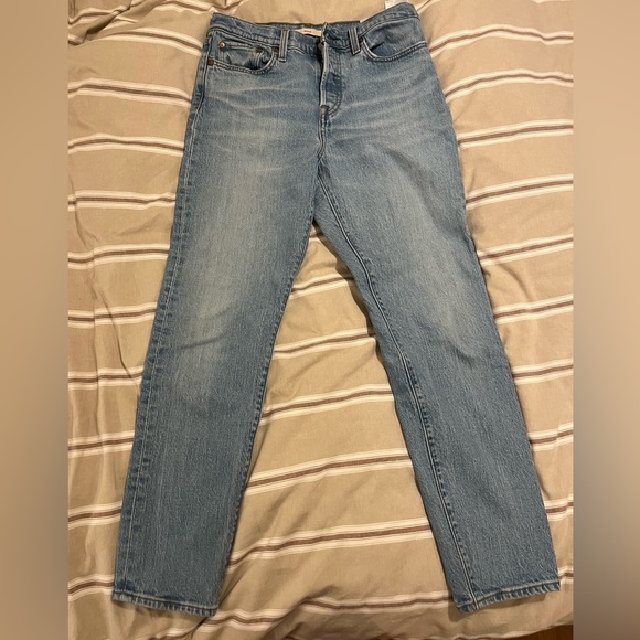 Levi’s wedgie like new size 28 - Picture 5 of 8